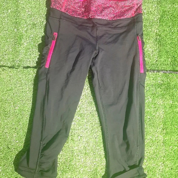 Women lululemon Capri Leggings Pink Black Speckles Pattern Z4 Size 4 - Picture 1 of 2